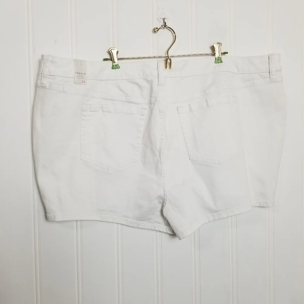 Torrid White Denim Jean Shorts Size 26 NWT Whip Stitch Pockets Trendy 2026 Denim